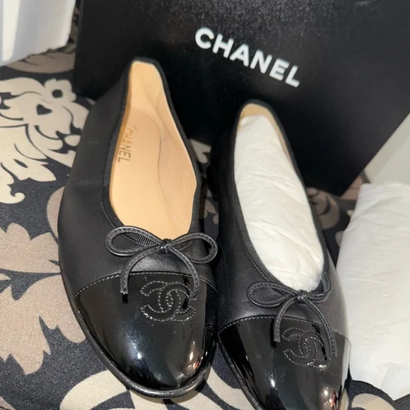 Chanel Black Patent Cap Toe Ballet Flats - Picture 2 of 3